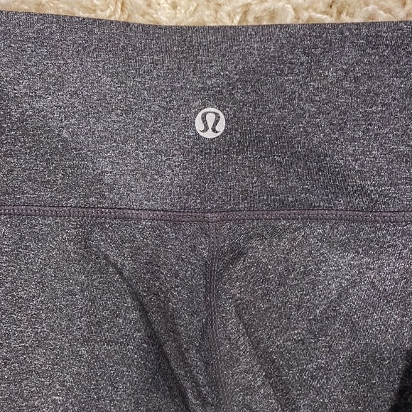 Lululemon CLOSET CLEAN OUT- Leggings size 6 - Picture 4 of 4